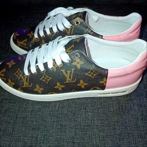 Brwn And Pink Low Top Sneakers
